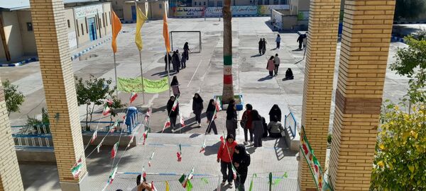 آموزشگاه فاطمیه جیرفت به استقبال «دهه فجر»