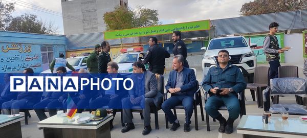 آشنا شدن دانش‌آموزان مدرسه فرزانگان با انواع آسیب‌های اجتماعی 