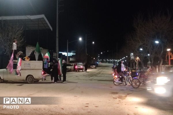 حضور پرشور مردم در کاروان خودرویی از بلوار حسینیه شهدا تا گلزار شهدای شهر بار