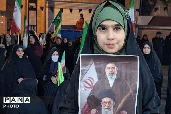 طنین حضور مردمی در فیروزکوه؛ میدان معلم میزبان میز خدمت و مطالبه‌گری شهروندان