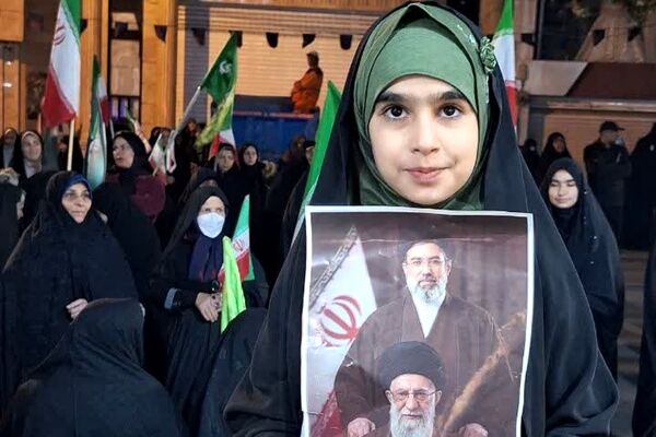 طنین حضور مردمی در فیروزکوه؛ میدان معلم میزبان میز خدمت و مطالبه‌گری شهروندان