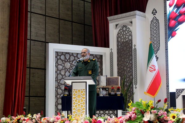 همایش تقدیر از فعالان اردوهای راهیان نور دانش‌آموزی در قم