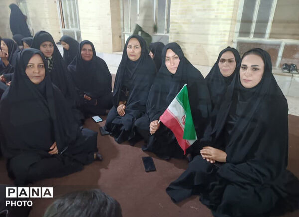 مراسم چهلم رهبر شهید انقلاب و دانش‌آموزان مدرسه شجره طیبه میناب در خاتم