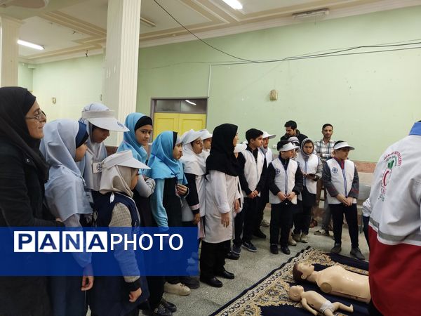 رقابت علمی و مهارتی سفیران سلامت در رباط کریم؛ گامی برای ارتقای آگاهی بهداشتی دانش‌آموزان