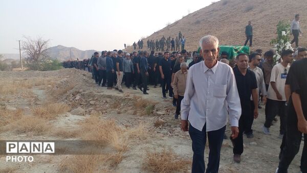 خاک سپاری پیکر شهید حمید عوض‌زاده در روستای خورخوروست فین