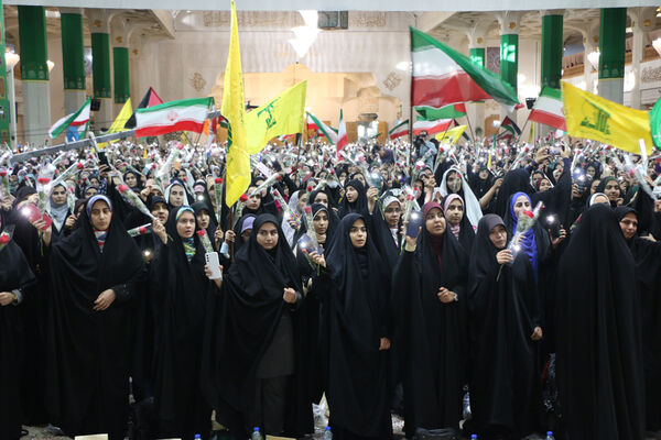 اجتماع عظیم دختران دانشجوی کشور در حرم حضرت معصومه(س)