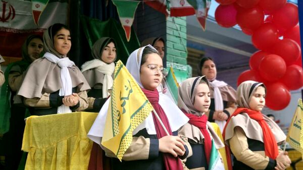 سالروز پیروزی انقلاب اسلامی در دبستان حافظ یک