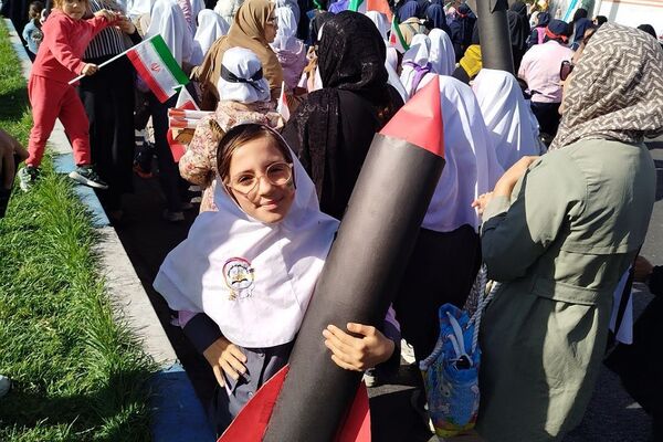 حضور پرشور دانش‌آموزان فشافویه در راهپیمایی ۱۳ آبان
