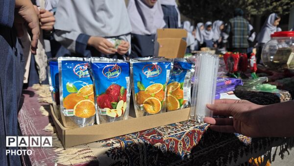 بازارچه در مدرسه آل ابراهیم شهرکرد 
