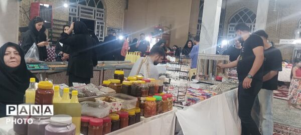 برپایی بازارچه محصولات بانوان در بنادکوک دیزه تفت