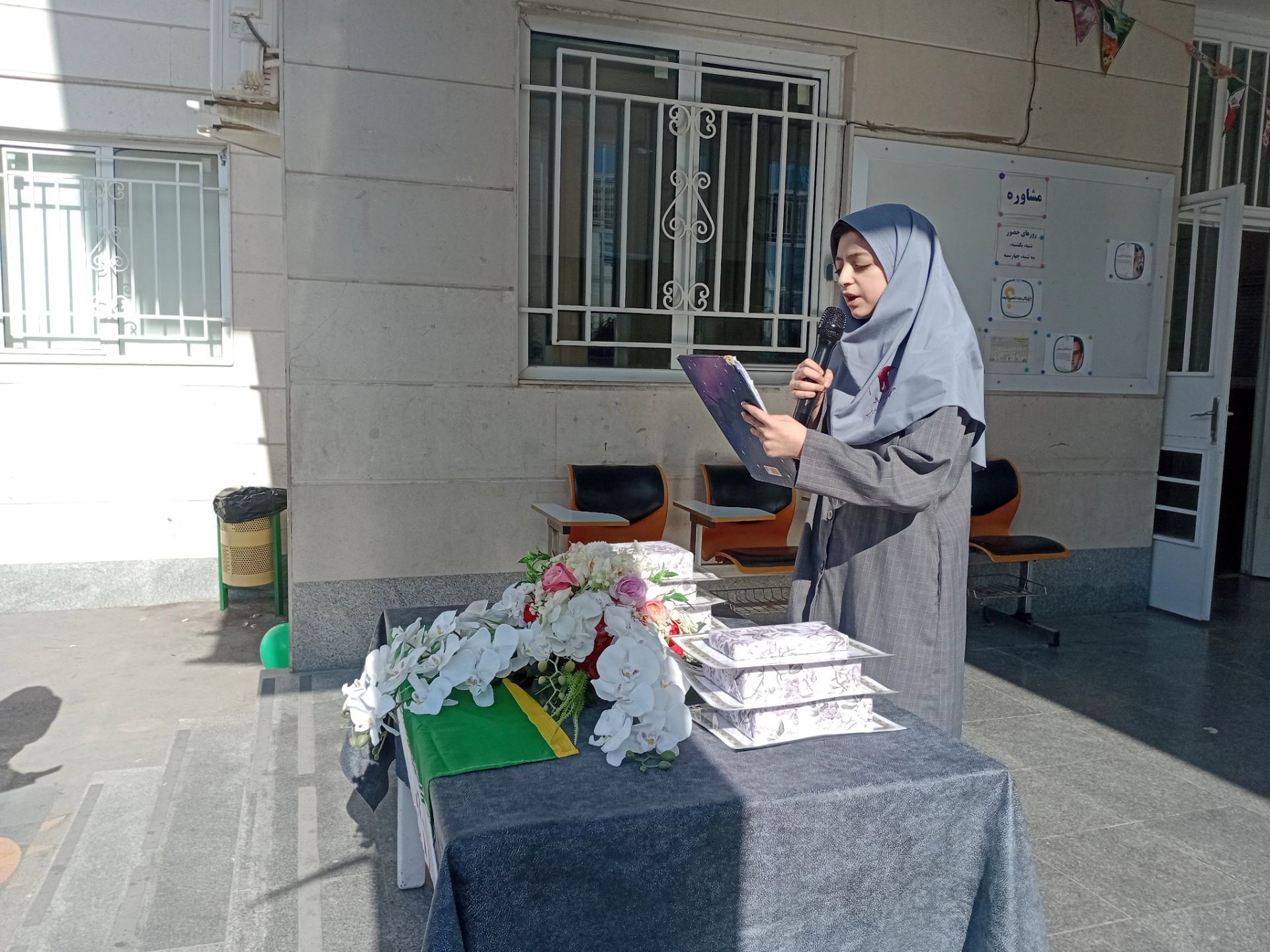 جشن دهه  فجر در دبستان مصلی نژاد حضرت زینب(س)