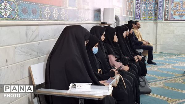 نشست صمیمی دانش آموزان هنرستان اندیشه شهر کهک با نماینده مردم قم در مجلس