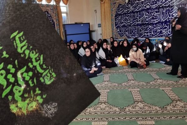 برگزاری آیین فاطمیه در دبیرستان نمونه دولتی حضرت زینب (س)