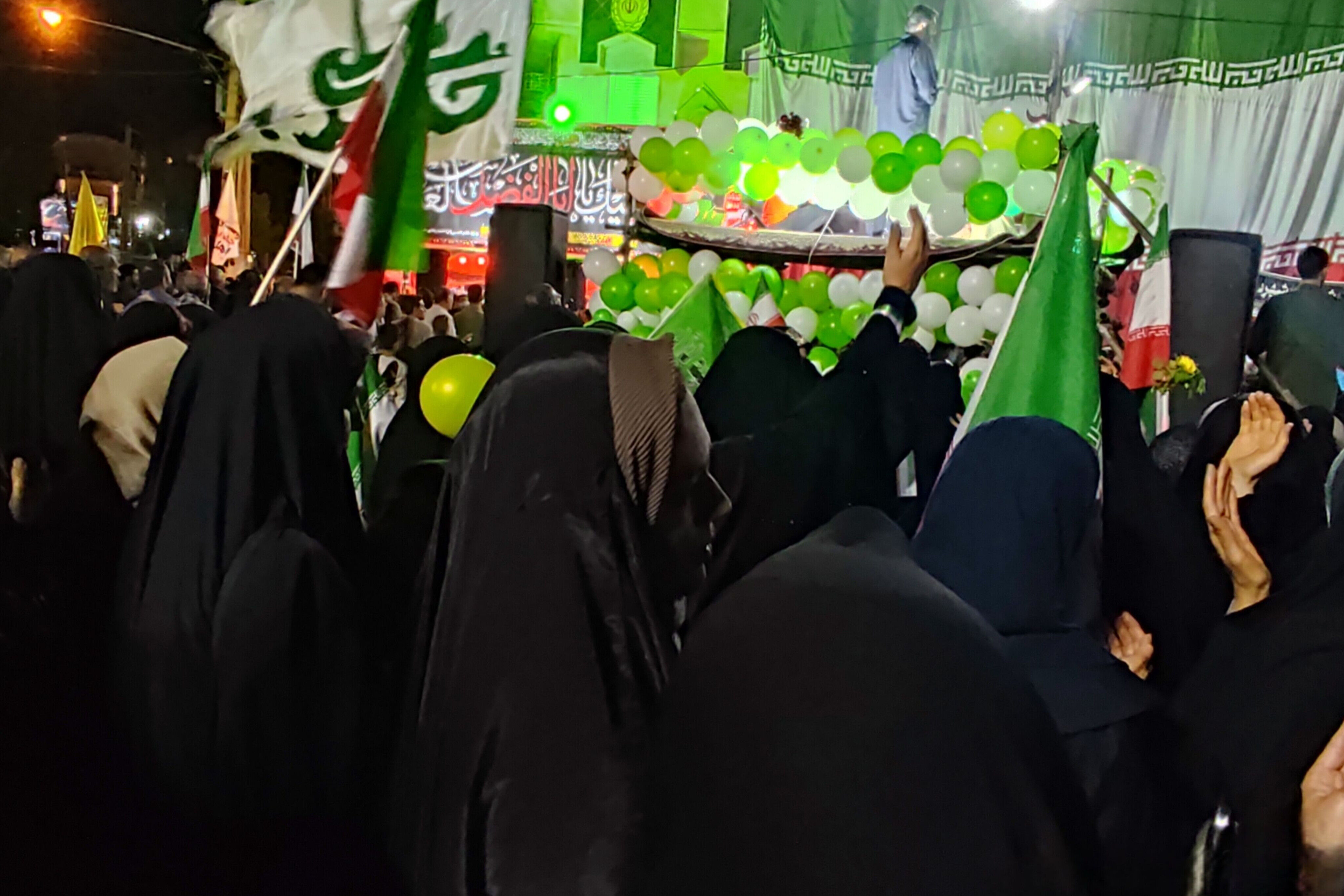 حماسه حضور مردم در جشن میلاد امام مهربانی ها