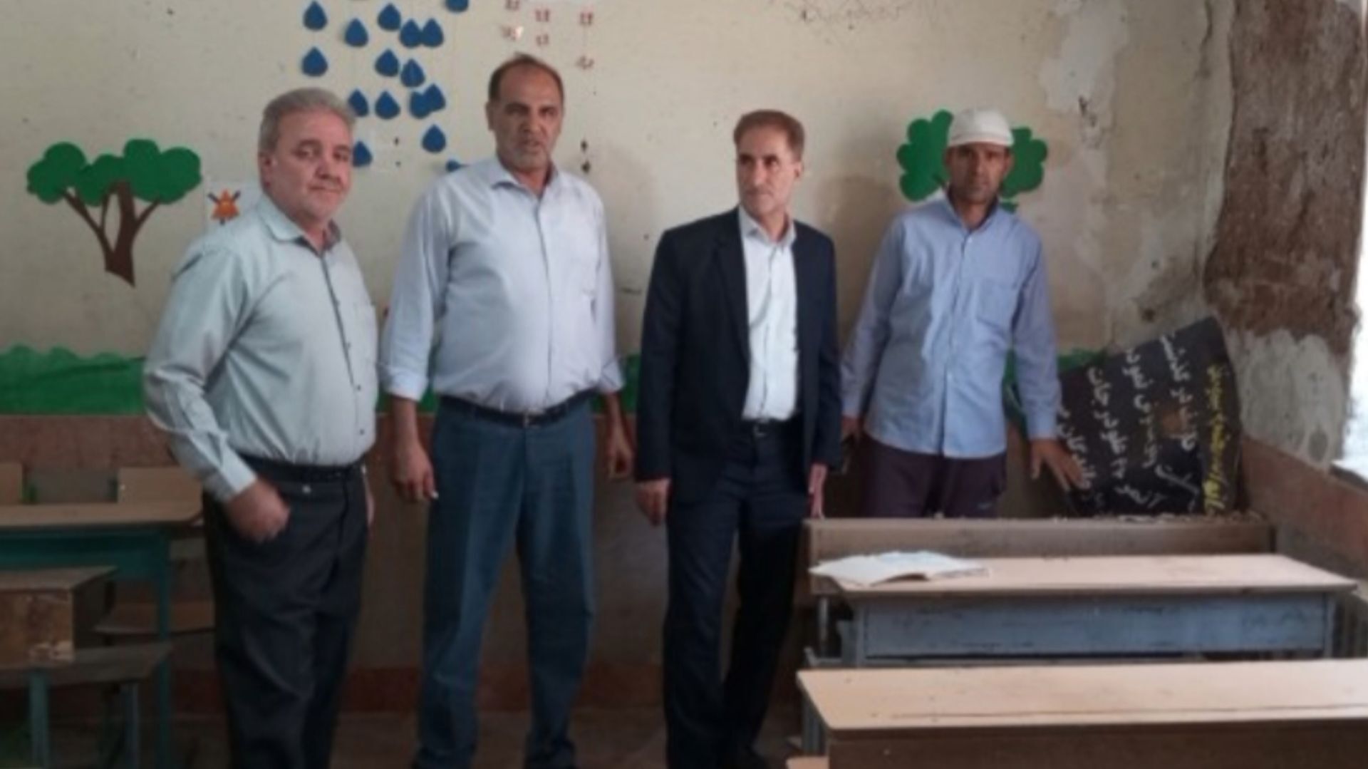 بررسی روند بازسازی و توزیع کتب درسی در دبستان صادقیه روستای سرخه ده سفلی خرم آباد