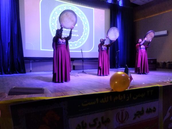 جشن دهه فجر دبیرستان دخترانه عرفان شیراز