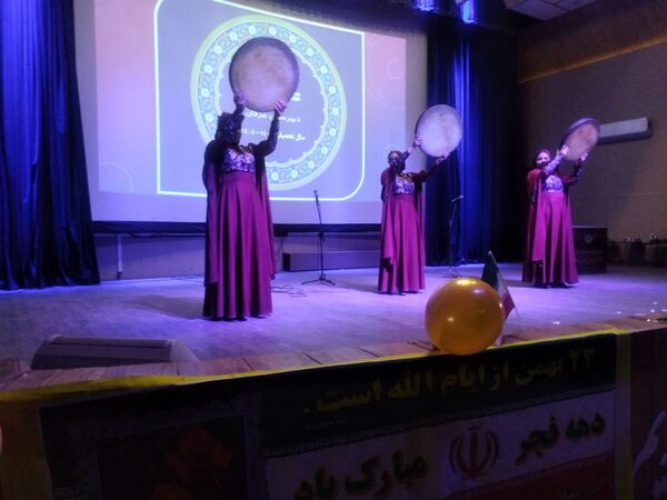 جشن دهه فجر دبیرستان دخترانه عرفان شیراز