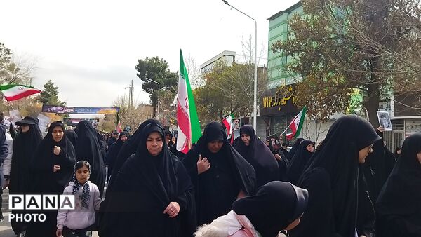 مشت هایی که با فریاد انتقام بالا می آمدند 