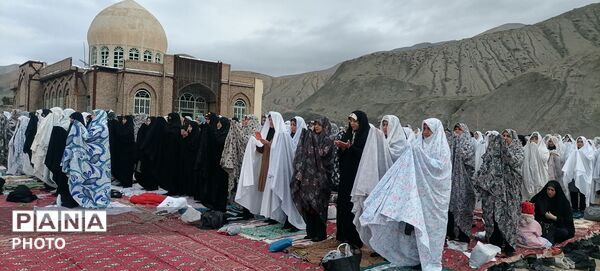 نمازبندگی در  گلزار شهدای شهر بار