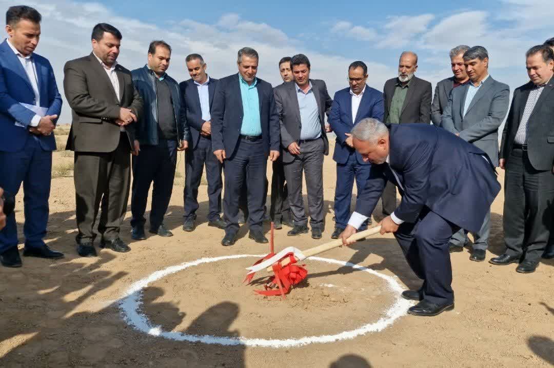 آیین کلنگ‌زنی هنرستان خیرساز هیأت امنایی در قرچک