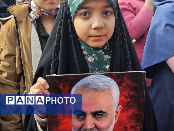 حضور پرشور دهه نودی‌های جهرمی در جشن انقلاب - 2