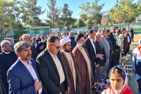 آیین نواختن زنگ ایثار و مقاومت در مدارس آباده
