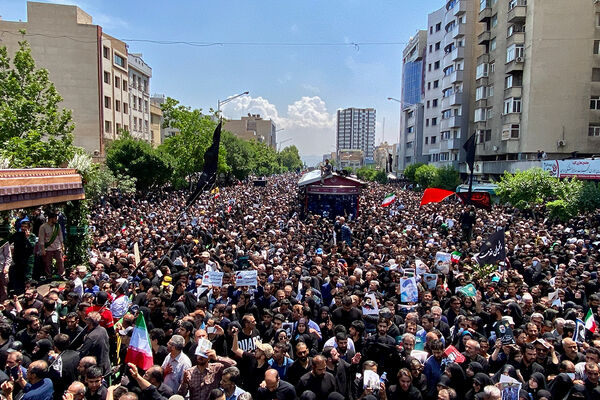 مراسم تشییع پیکر شهدای خدمت در تهران
