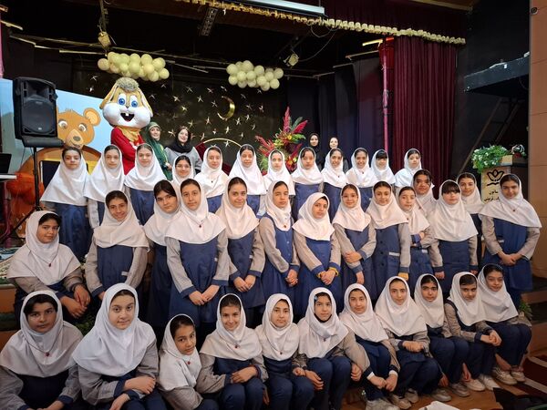 جشن یلدا ۱۴۰۴ در مدرسه ۱۷ شهریور شهرستان بجنورد 