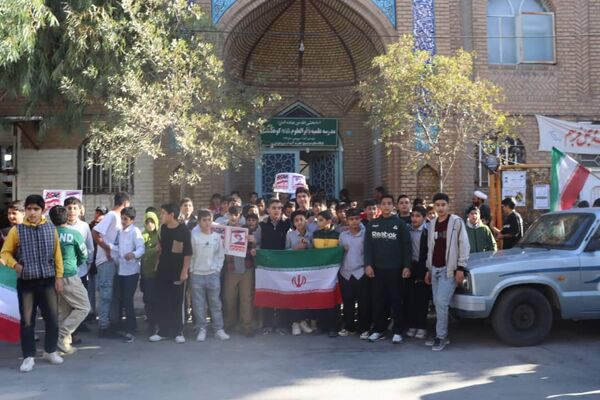 فریاد مرگ بر آمریکا در کوهدشت ؛ حماسه حضور دانش آموزان در سیزده آبان