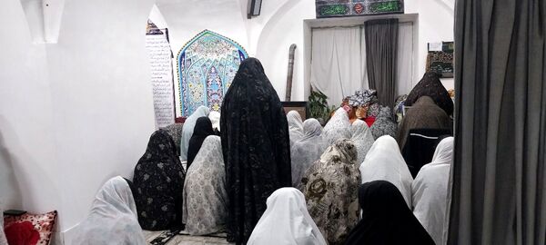بانوان فدافن  زمزمه‌های ایمان در خلوت نورانی اعتکاف مسجد جامع