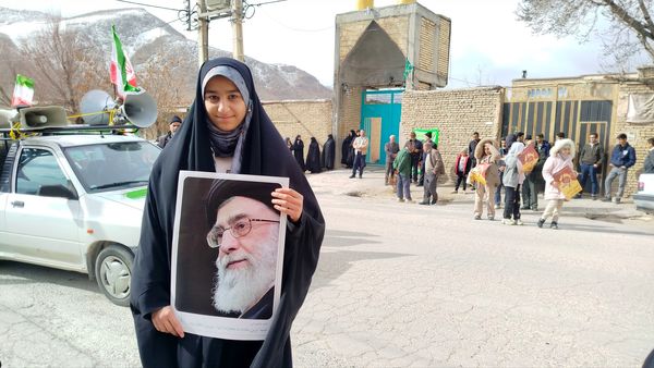 حضور پرشور اهالی روستای سرتشنیز در راهپیمایی ۲۲بهمن