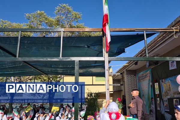 آیین نواختن زنگ ایثار و مقاومت در مدارس آباده