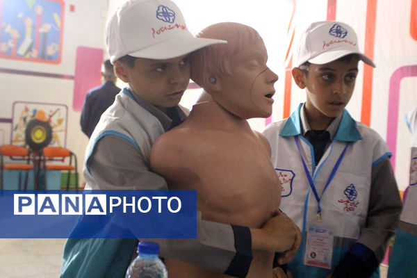 رقابت گروه‌های منتخب مدارس پسرانه استان قم در نخستین جشنواره سفیران سلامت 