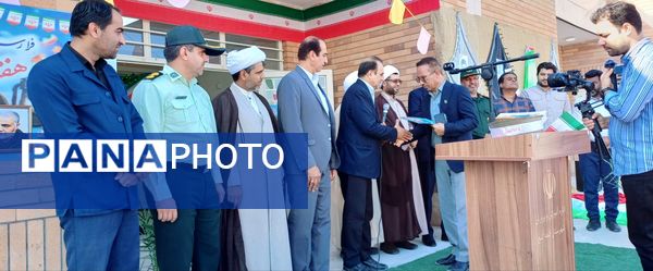 نواخته شدن زنگ مهر در شهرستان قلعه‌گنج