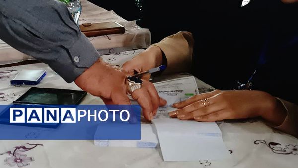 حضور فرهنگیان ناحیه ۲ اهواز در چهاردهمین دوره انتخابات ریاست جمهوری