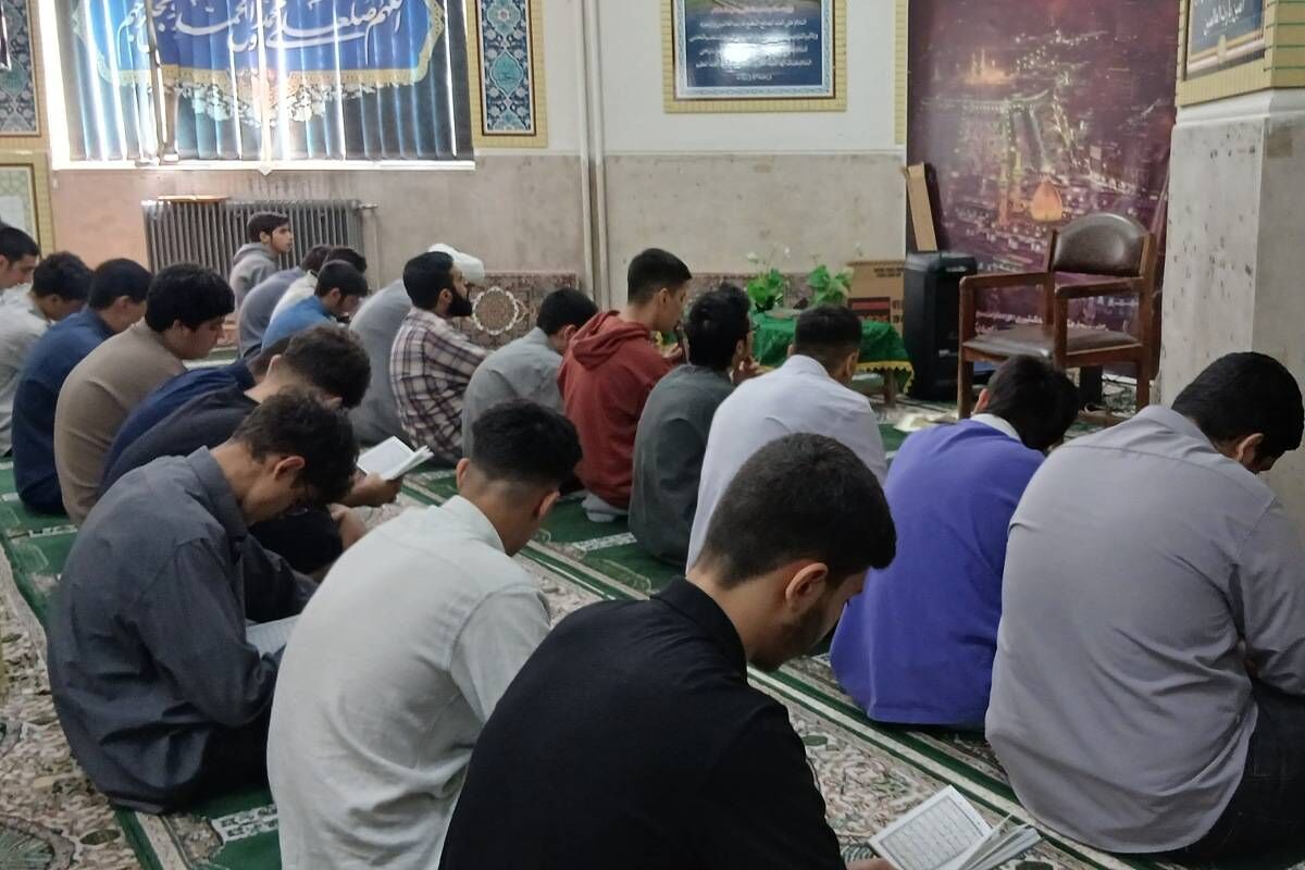 حس ناب بندگی در میان دانش‌آموزان دبیرستان امام علی (ع)