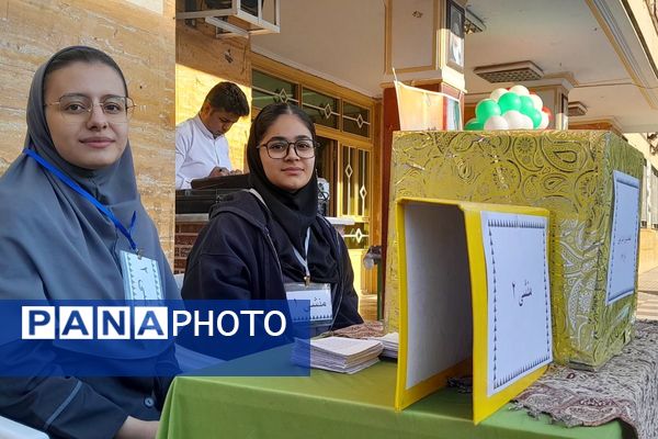 جوانه های دموکراسی در قدس؛شور وهیجان دانش آموزان قدس در انتخابات شورای دانش آموزی