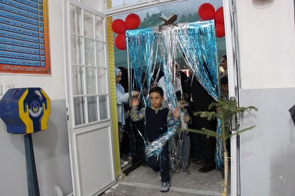 جشن شکوفه‌ها در دبستان منوچهر رزاقی ناحیه۳ مشهد
