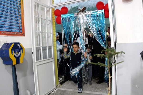 جشن شکوفه‌ها در دبستان منوچهر رزاقی ناحیه۳ مشهد