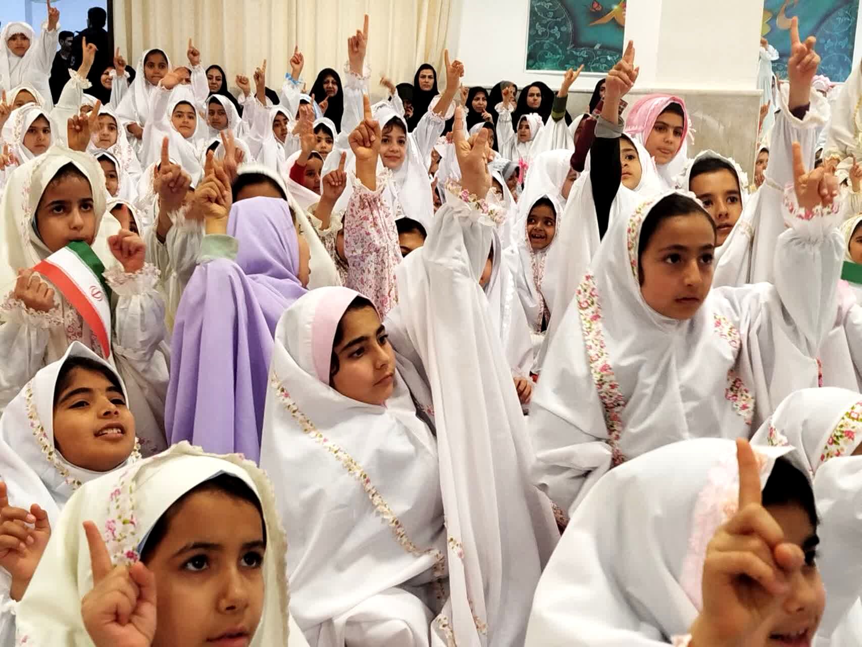 جشن تکلیف برای ۳۶۰ دانش‌آموز پایه سوم شهرستان فاروج