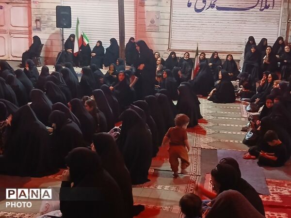 اجتماع شبانه مردم کرج  زیر پرچم اباعبدالله الحسین( ع)