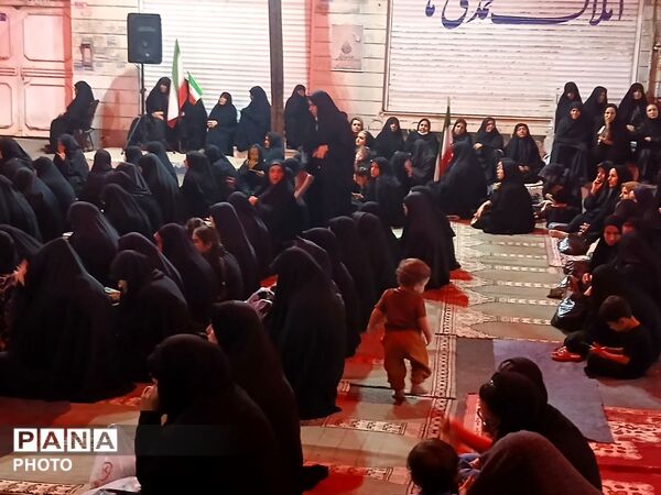 اجتماع شبانه مردم کرج  زیر پرچم اباعبدالله الحسین( ع)