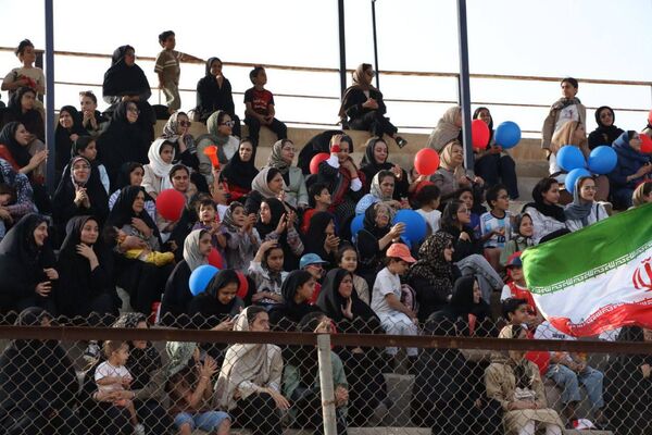 دیدار دوستانه پیشکسوتان تیم‌های ملی پرسپولیس و استقلال تهران با پیشکسوتان فوتبال گناباد و بجستان