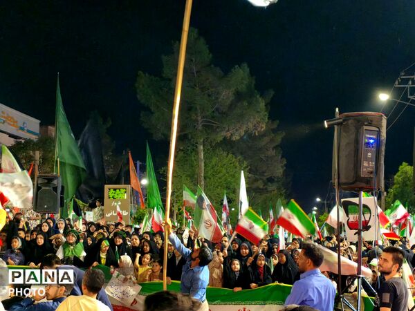 شبِ خروش مردم مرزنشین در پاسداشت شهدای امنیت