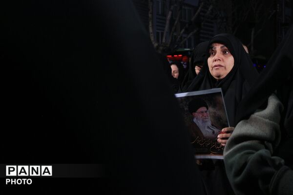 اجتماع مردم شور عاشورایی بهارستان در پی شهادت رهبر انقلاب