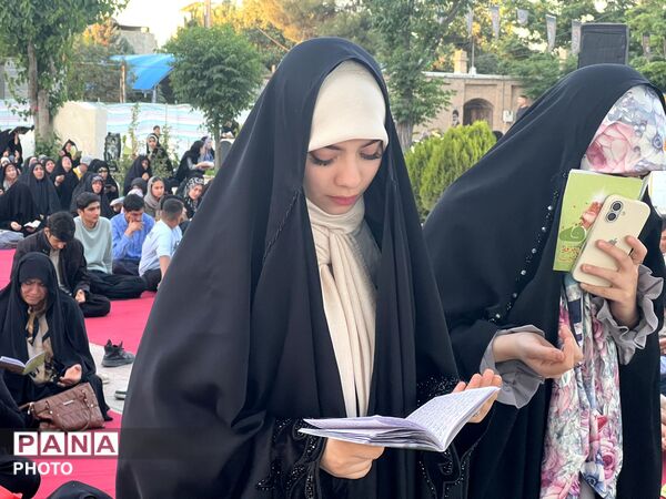 دعای عرفه در امامزاده  شهرک ینگی امام ساوجبلاغ 