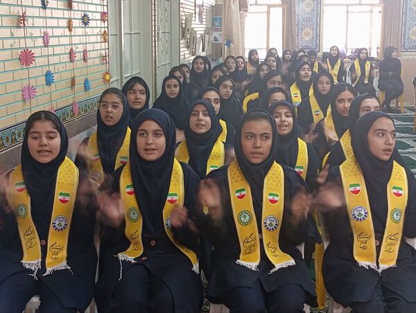  آیین باشکوه زنگ انقلاب در دبیرستان شهید بهشتی