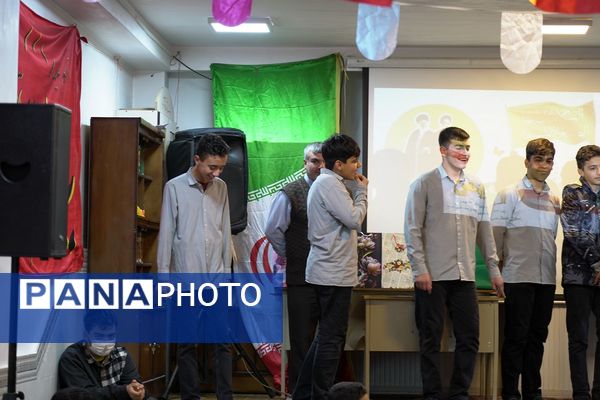 جشن پیروز انقلاب در دبیرستان تهرانی باقرشهر 