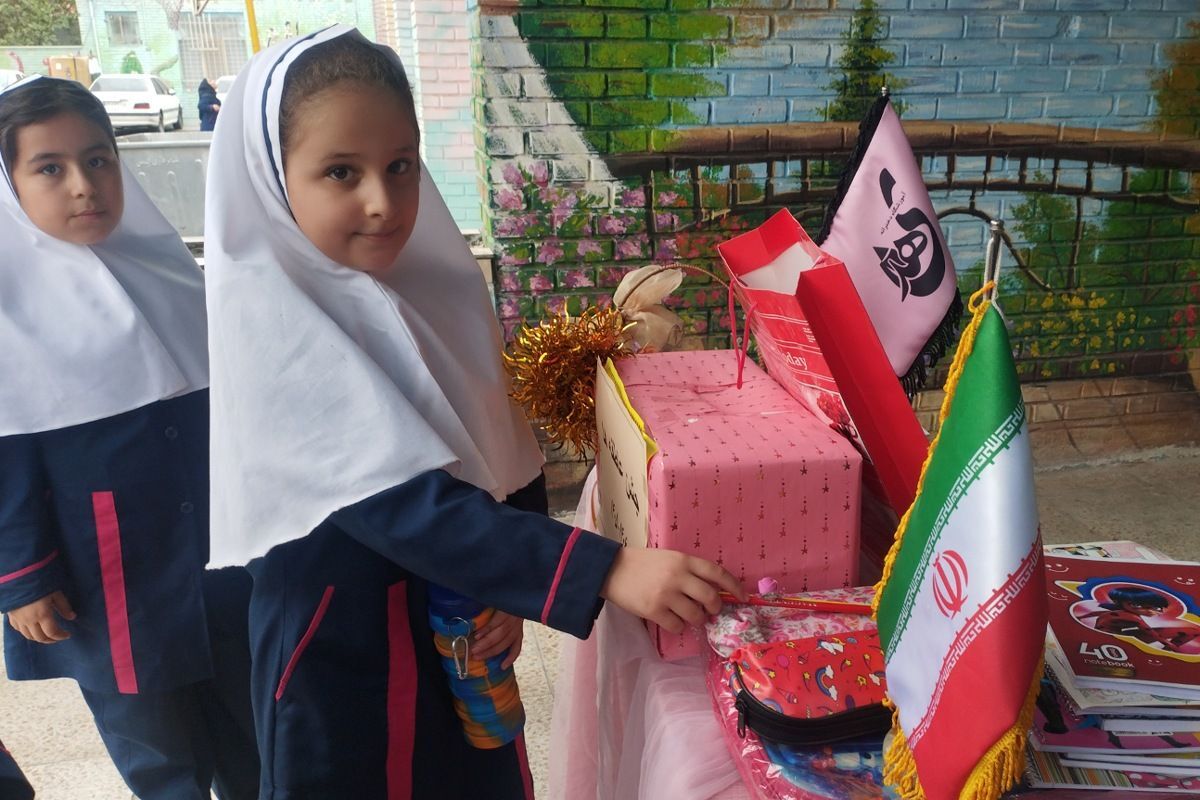 مشق مهربانی؛ «جشن عاطفه‌ها» در دبستان هدی