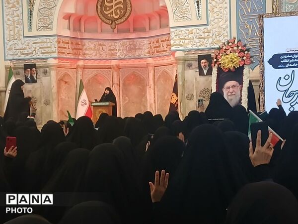 اجتماع بیعت بانوان با رهبر انقلاب اسلامی  در حرم مطهر رضوی
